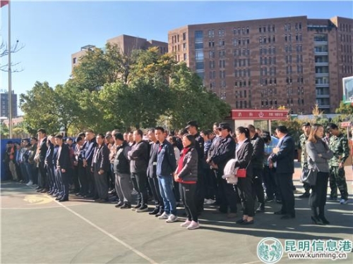 來(lái)自轄區(qū)160家社會(huì)單位的觀眾 黃彩英 攝