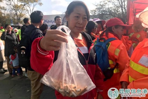舊物換綠植行動吸引了轄區(qū)內(nèi)居民踴躍參與 舊物換綠植行動吸引了轄區(qū)內(nèi)居民踴躍參與