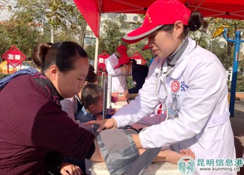 免費為附近居民測血壓 免費為附近居民測血壓