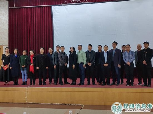 影片《初心》主創(chuàng)人員合影。