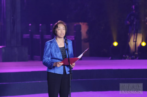 全國(guó)政協(xié)副主席、臺(tái)盟中央主席蘇輝宣布藝術(shù)節(jié)開幕