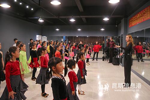 楊志婷及其美國舞伴馬瑞克現(xiàn)場教授學員