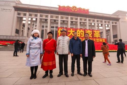 農(nóng)牧民進(jìn)京觀展“偉大的變革”點贊庫布其治沙成就