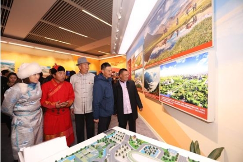 農(nóng)牧民進(jìn)京觀展“偉大的變革”點贊庫布其治沙成就