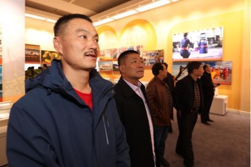 農(nóng)牧民進(jìn)京觀展“偉大的變革”點贊庫布其治沙成就