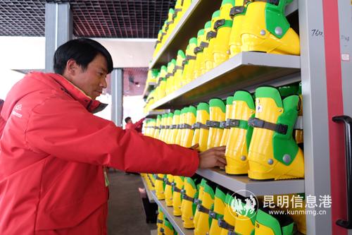 滑雪鞋區(qū)  記者張子源攝