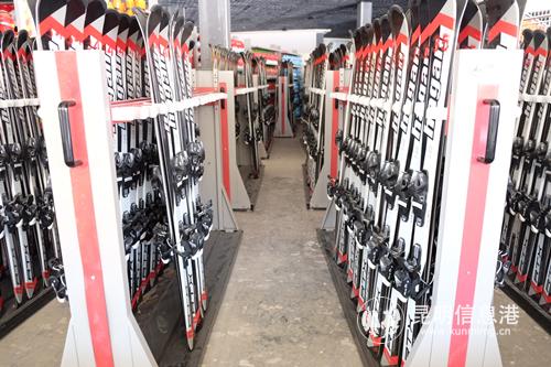 滑雪板區(qū)  記者張子源攝
