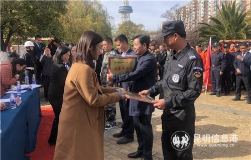 為優(yōu)勝選手頒獎(jiǎng)_副本