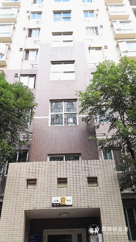 發(fā)生盜竊案的21棟3單元。供圖