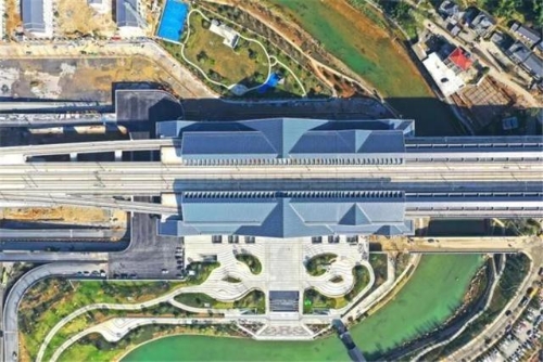 10條高鐵新線年底前開通，試運(yùn)行車上3瓶礦泉水驚呆眾人！