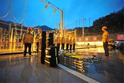 10條高鐵新線年底前開通，試運(yùn)行車上3瓶礦泉水驚呆眾人！