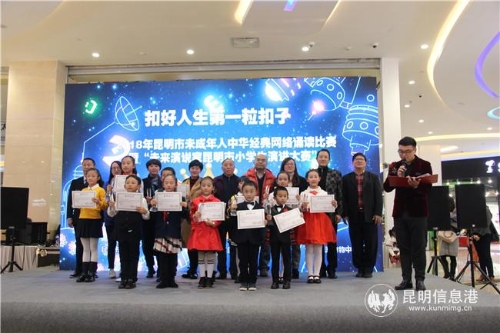 圖二 獲獎(jiǎng)選手與頒獎(jiǎng)嘉賓合影 圖二 獲獎(jiǎng)選手與頒獎(jiǎng)嘉賓合影