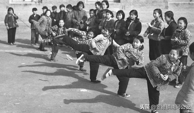 太會(huì)玩！這就是我們的童年啊！