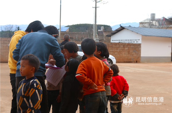 瀘西縣大孔照普小學(xué)布德龍教學(xué)點的學(xué)生們 瀘西縣大孔照普小學(xué)布德龍教學(xué)點的學(xué)生們