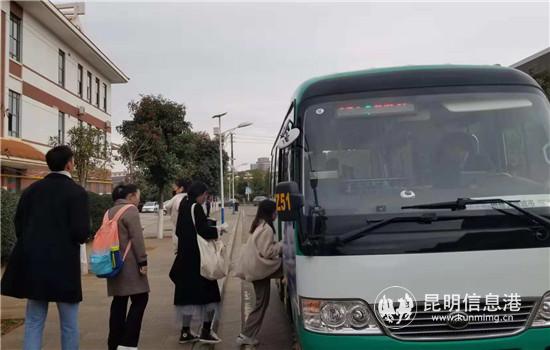 學車乘坐定制車出行 學車乘坐定制車出行