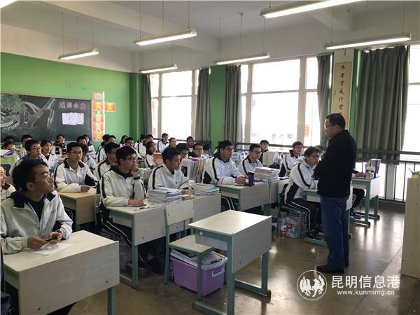 通過“三名工程”讓學生接受全方位的優(yōu)質(zhì)教育 通過“三名工程”讓學生接受全方位的優(yōu)質(zhì)教育