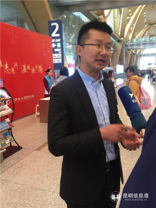 昆明市旅游發(fā)展委員會副主任楊光明接受媒體采訪