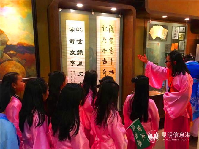 學(xué)生代表化身小小解說員 學(xué)生代表化身小小解說員