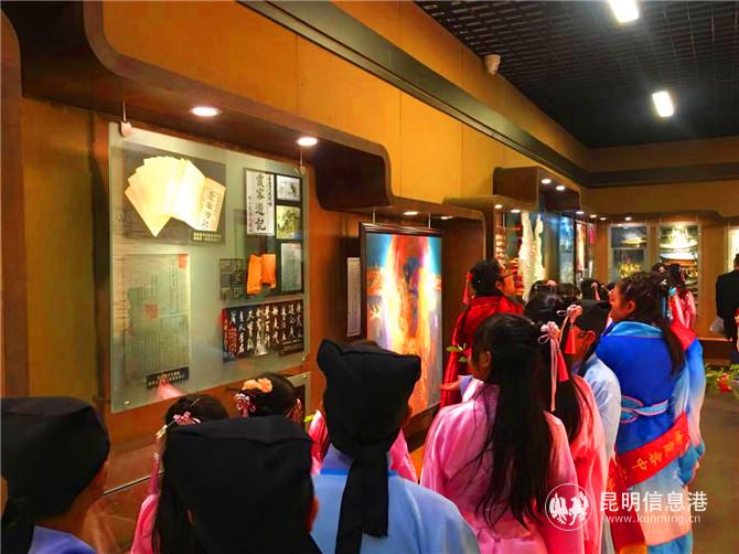 學(xué)生認(rèn)真參加學(xué)習(xí) 學(xué)生認(rèn)真參加學(xué)習(xí)