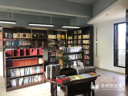 鄉(xiāng)愁圖書館藏書區(qū)