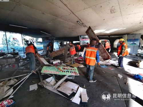 圖片1:拆除工作現(xiàn)場(chǎng) 圖片1:拆除工作現(xiàn)場(chǎng)