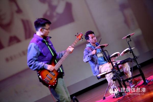 昆明新華書店表演《出版人之歌》 昆明新華書店表演《出版人之歌》