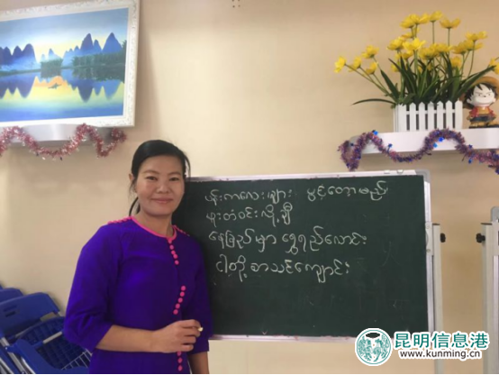 珊玉莫正在給中國(guó)學(xué)生上課 珊玉莫正在給中國(guó)學(xué)生上課