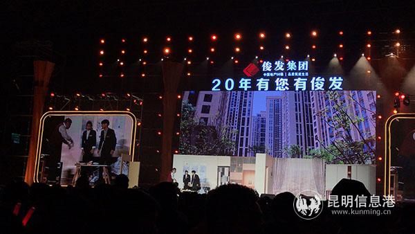 圖四 開(kāi)心麻花帶來(lái)經(jīng)典小品 圖四 開(kāi)心麻花帶來(lái)經(jīng)典小品