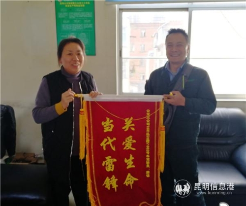 乘客家屬向顏錦表示感謝