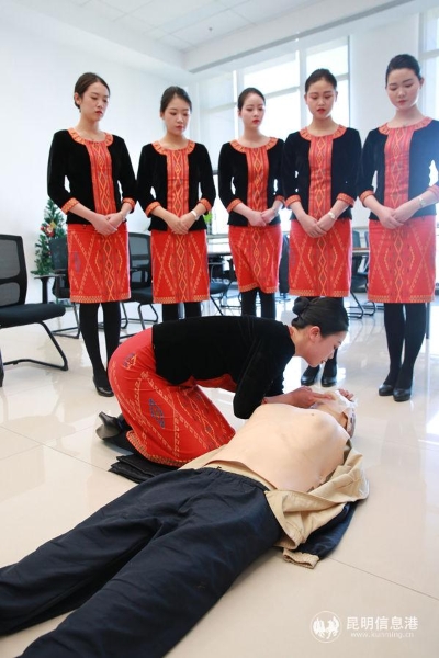 瑞麗航空加大春運前急救培訓(xùn)。 (1)