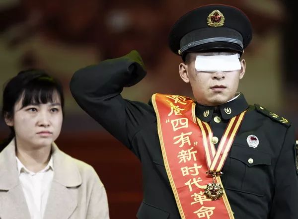 敬禮，英雄！