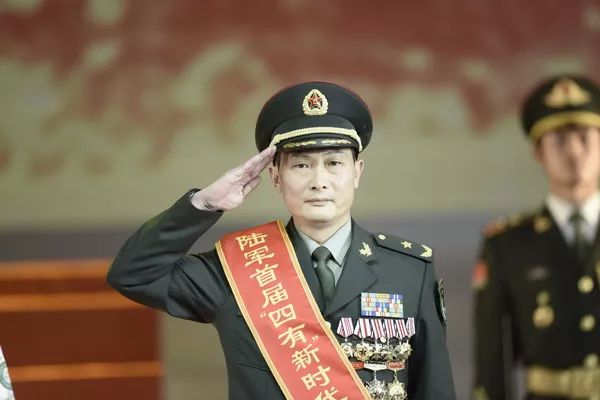 敬禮，英雄！