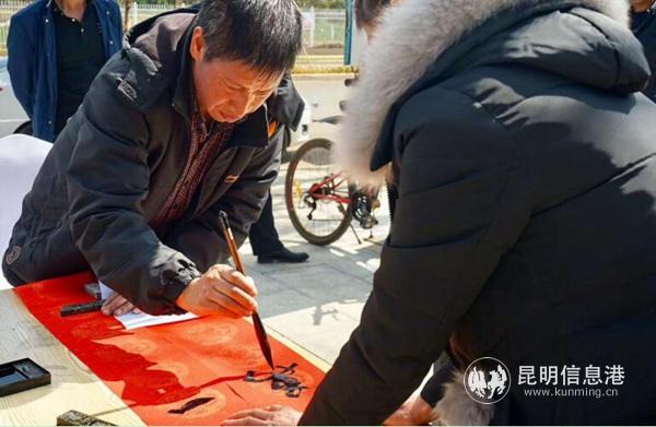 現(xiàn)場書寫春聯(lián) 現(xiàn)場書寫春聯(lián)