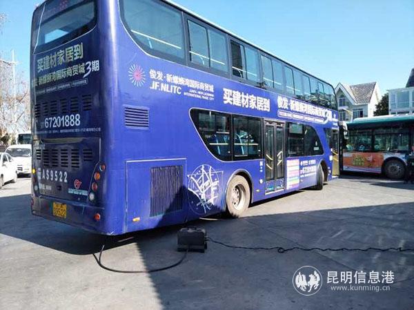 昆明公交三公司開展尾氣檢測工作 昆明公交三公司開展尾氣檢測工作