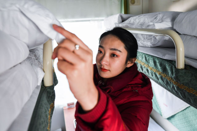 春運(yùn)故事|蜜甜的憂愁——新婚夫婦在站臺(tái)團(tuán)聚