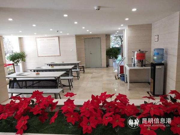 物業(yè)公司為小區(qū)專設(shè)的裝修師傅休息小站。