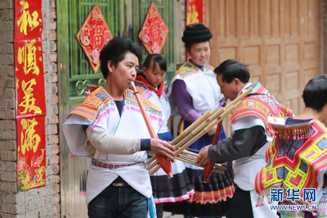 (新春走基層)(2)烏蒙山區(qū)苗族脫貧戶的喜慶除夕