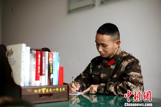 給爸爸媽媽的一封信 徐赟 攝