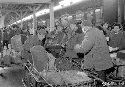 春運(yùn)的記憶 長長的站臺