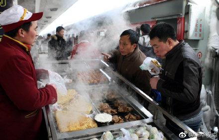 春運(yùn)的記憶 長長的站臺