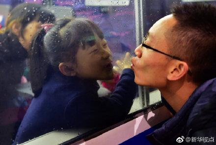 春運(yùn)的記憶 長長的站臺