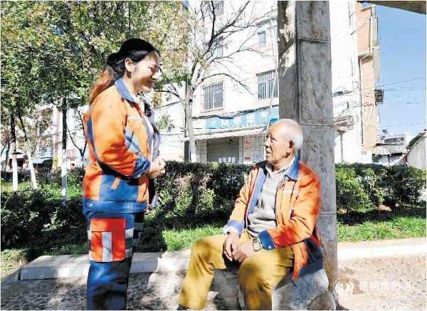 畢天會與父親交流。