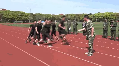 視界 | 中國(guó)消防員滅火后累倒在地照片感動(dòng)英媒：這才是英雄！