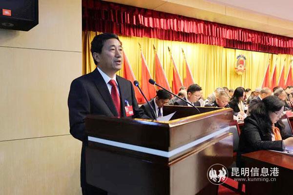 陶建宇主席向大會(huì)做工作報(bào)告 陶建宇主席向大會(huì)做工作報(bào)告