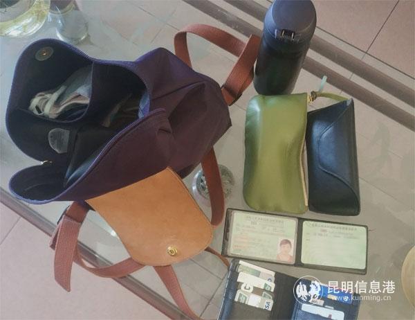 遺失在車廂內(nèi)的背包 遺失在車廂內(nèi)的背包