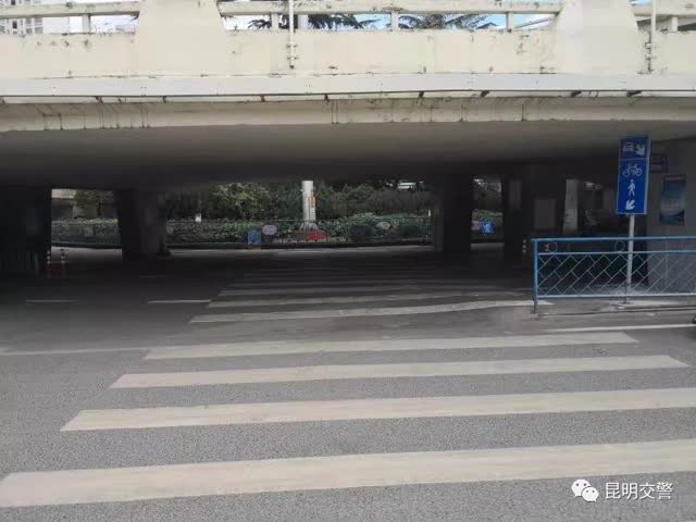 西站立交橋底層