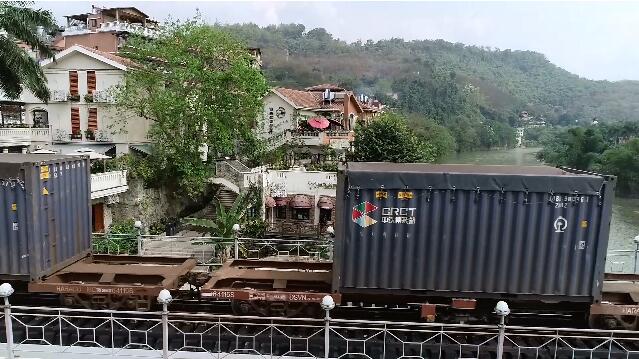 滇越鐵路首開洲際海鐵聯(lián)運(yùn)新通道