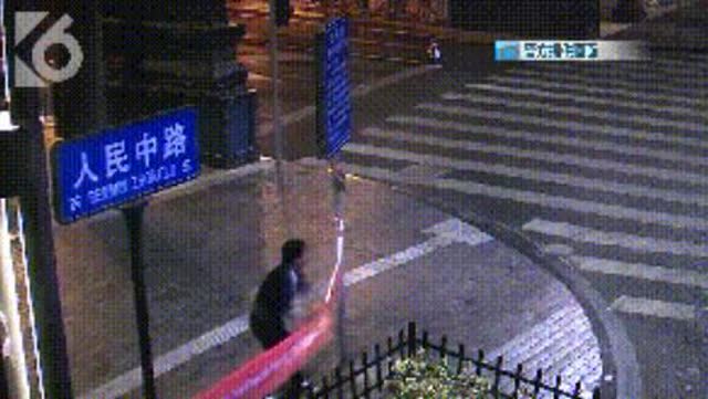 撕毀“掃黑布標”