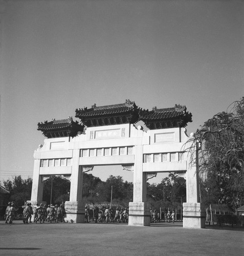 紀(jì)念周海嬰誕辰九十周年攝影藝術(shù)展在京開(kāi)幕 10