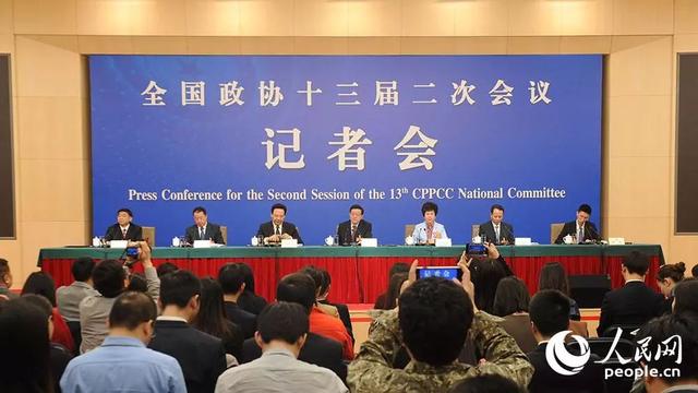 首場(chǎng)政協(xié)記者會(huì)，他為何放了這句“狠話”？